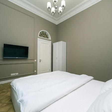 Vip Apartment Near Kreschatyk, 31А Pushkinska Street Kiev Luaran gambar