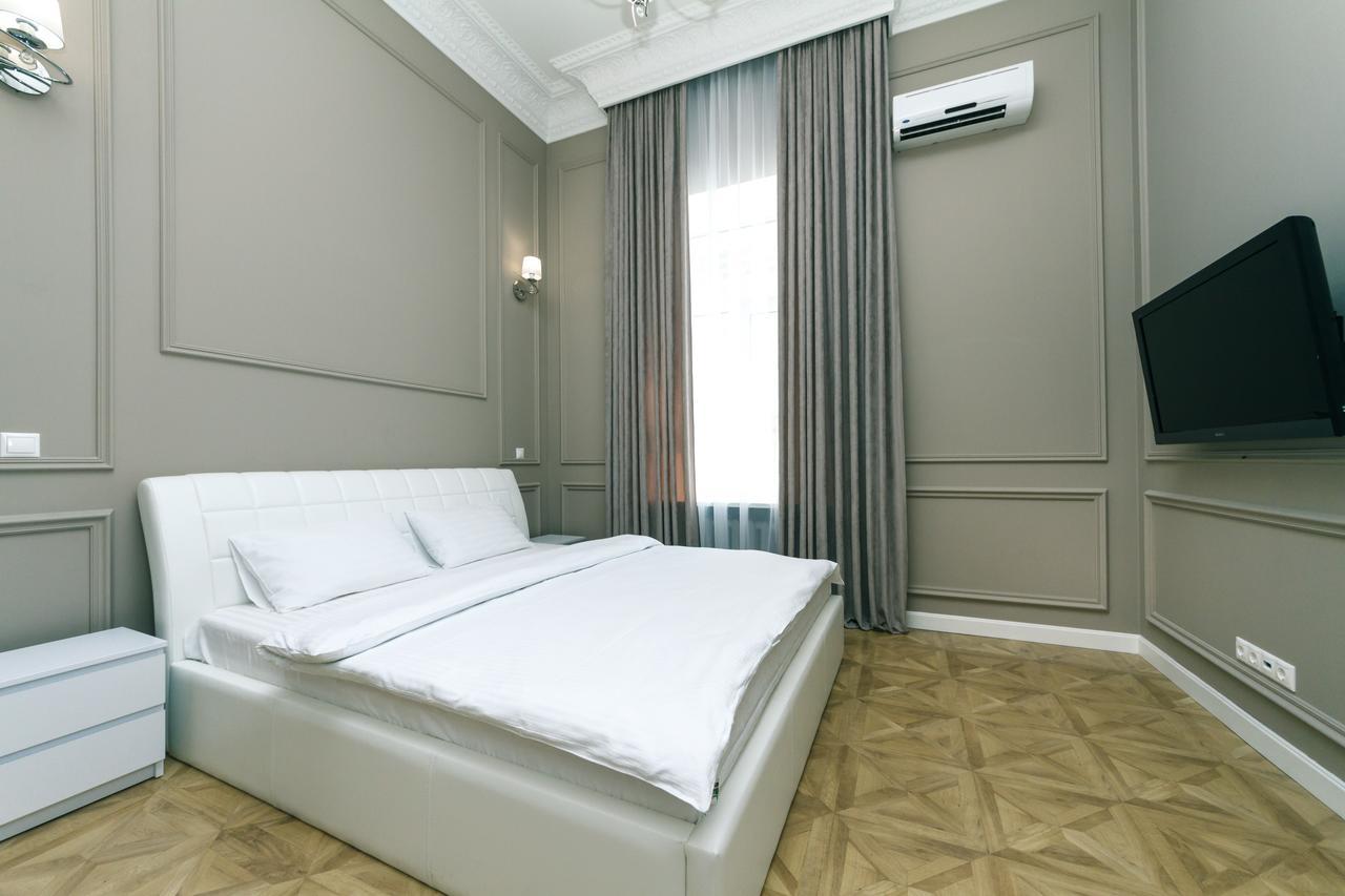 Vip Apartment Near Kreschatyk, 31А Pushkinska Street Kiev Luaran gambar