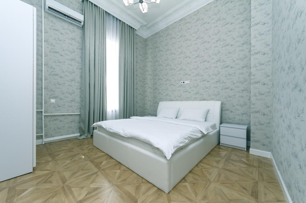 Vip Apartment Near Kreschatyk, 31А Pushkinska Street Kiev Luaran gambar