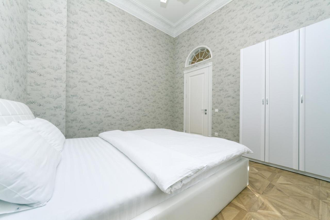 Vip Apartment Near Kreschatyk, 31А Pushkinska Street Kiev Luaran gambar