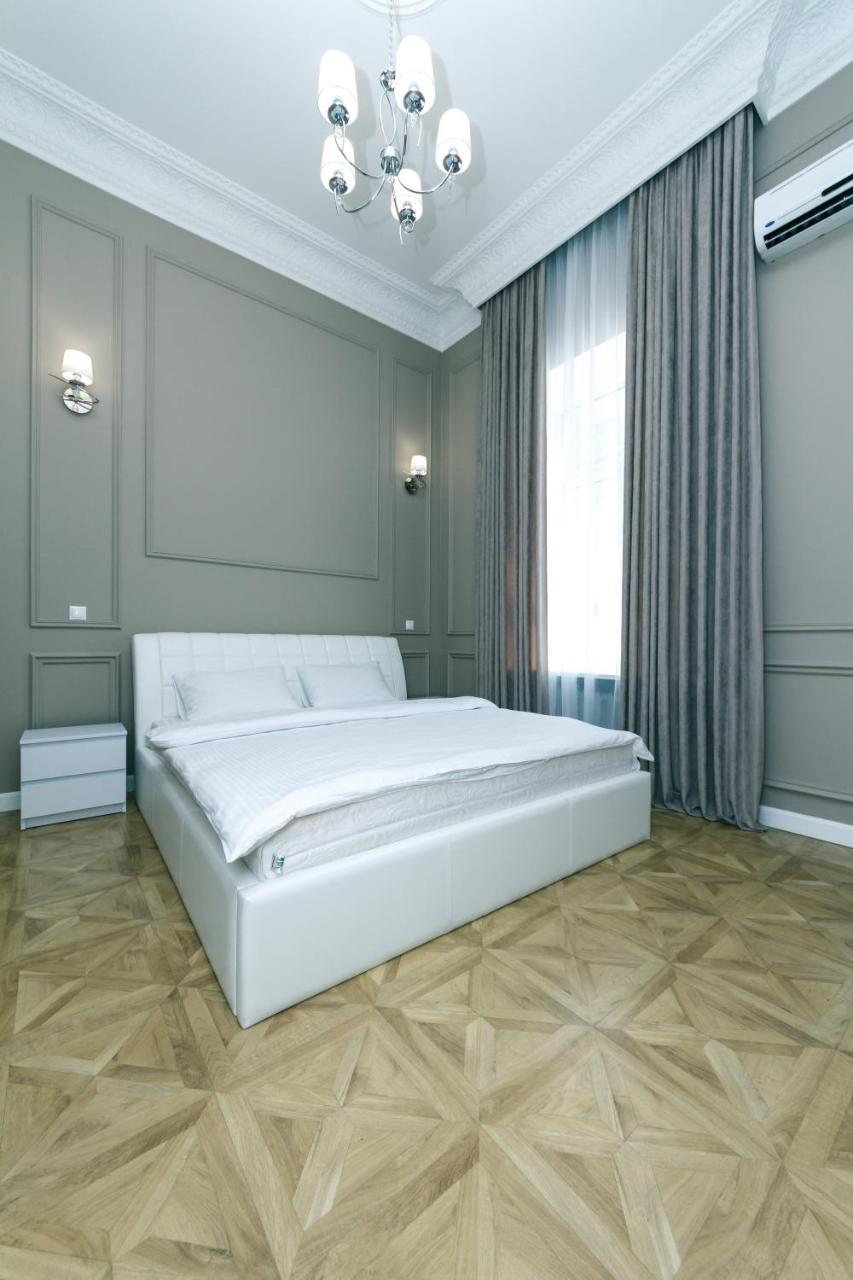 Vip Apartment Near Kreschatyk, 31А Pushkinska Street Kiev Luaran gambar